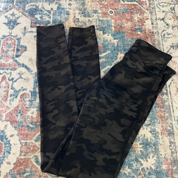 Spanx Black Camo Faux Leather Leggings - Picture 3 of 6